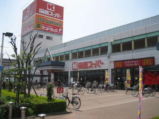 Supermarket. 198m to the Kansai Super Nishikanmuri shop