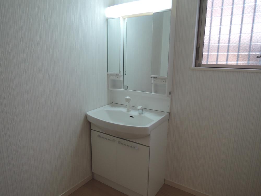 Wash basin, toilet. Indoor (10 May 2013) Shooting