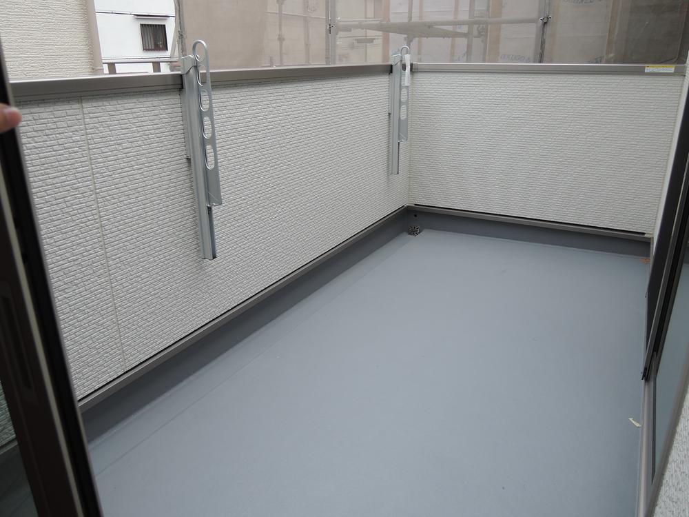 Balcony. Local (10 May 2013) Shooting