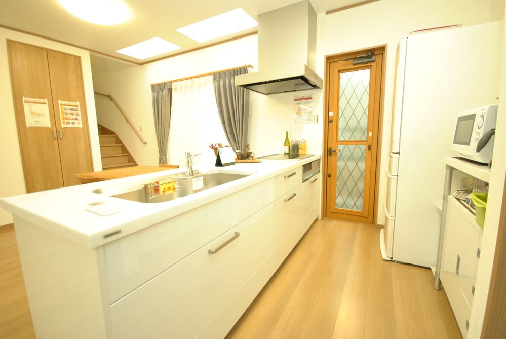 Kitchen. Indoor (12 May 2013) Shooting