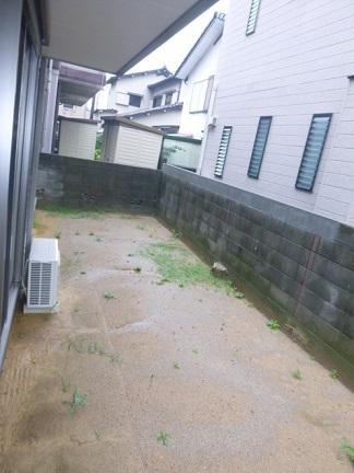 Garden. There is a wide enough there is a garden on the south side. Laundry is also good to you Jose, You can also enjoy a lot like gardening