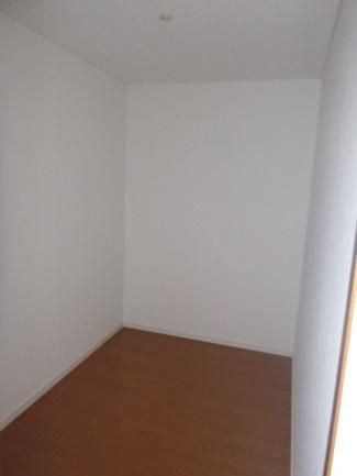 Receipt. There is a walk-in closet of about 3 quires. You can ensure living space widely ◎