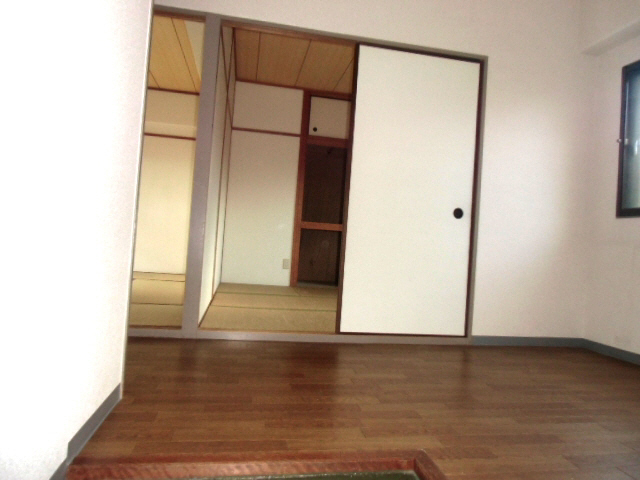 Other room space. ● a Japanese-style room from the front door ●