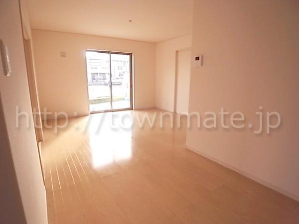 Living. Bright and good living of sun per