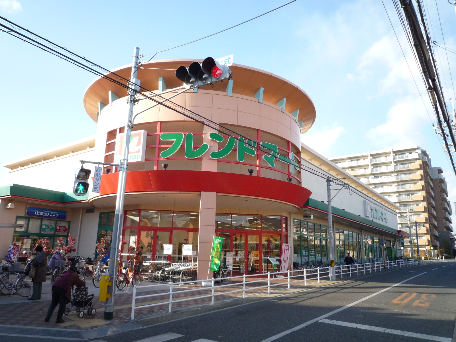 Supermarket. 355m to Friend Mart Takatsuki Himuro store (Super)