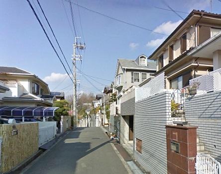 Local photos, including front road. Garage 1 cars can park! There about 19.25 square meters!