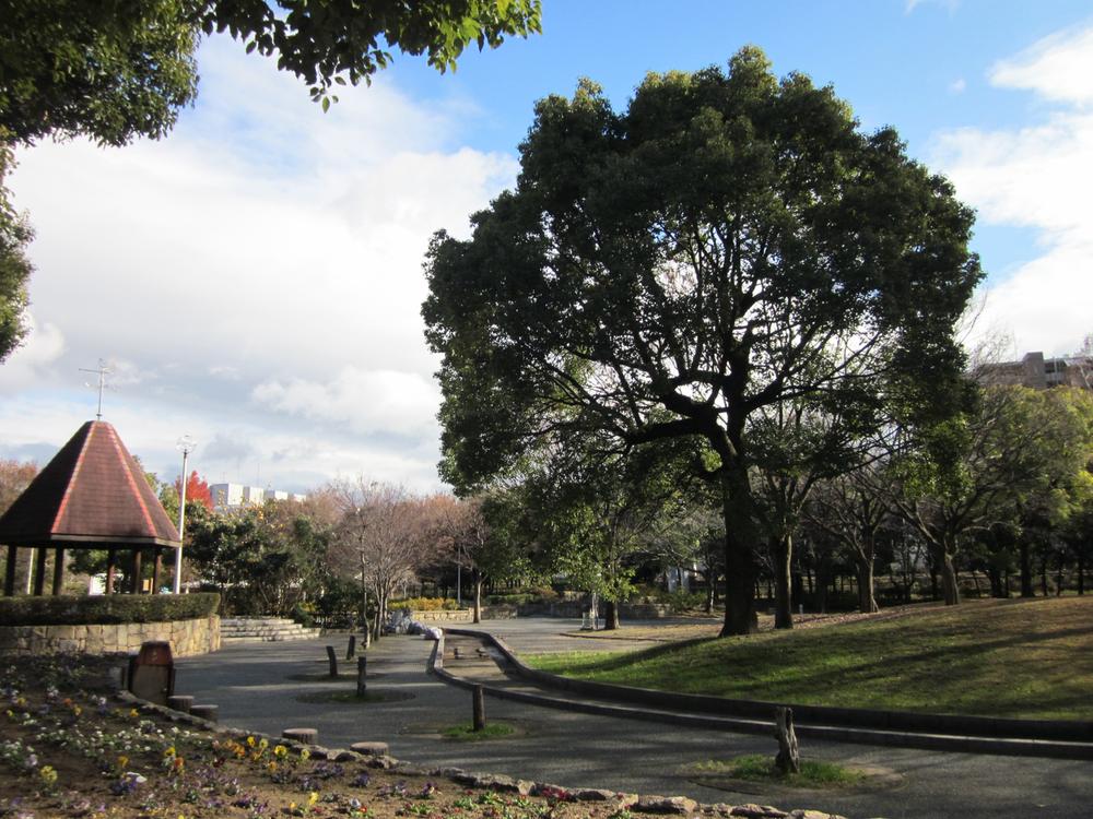 park. 847m to Akutagawa park