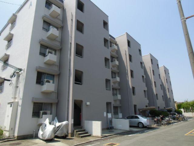 Local appearance photo. top floor! Facing south! Per yang, View is good!