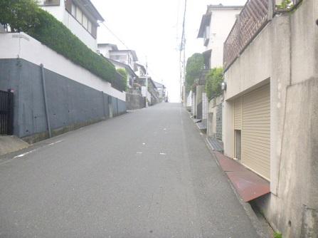 Local photos, including front road. Since it is a southwest-facing, Good is per yang! Front road is located about 6m width!