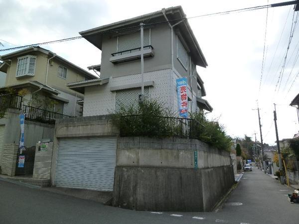 Local appearance photo. Northeast ・ It is northwest of the corner lot. Front road northeast side about 6m, North-west side about 4m.