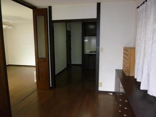 Other. Kitchen from the dining room. Between the living room it is possible to make a separate space partition.