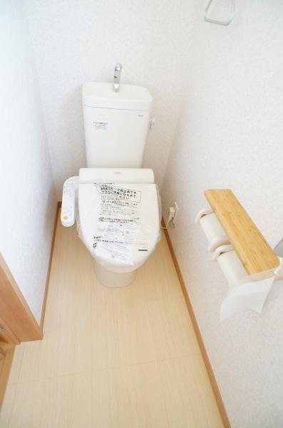 Toilet. Toilet (1F ・ There to 2F)