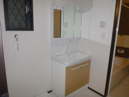 Wash basin, toilet. Washbasin a shower