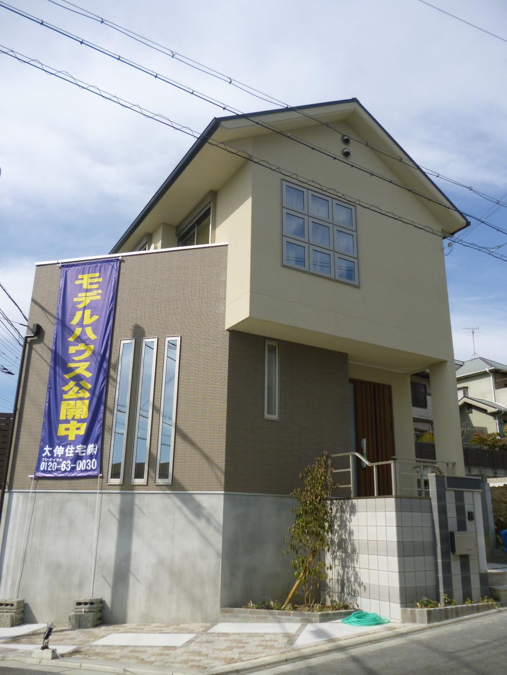 Model house photo.  ・ Electrification specification ・ Gas Specifications Can you select  ・ About front road 5.7m  ・ Neighborhood model house tour Allowed