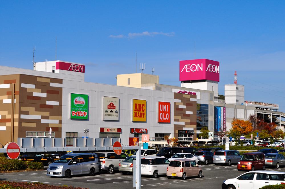 Shopping centre. 2000m to ion Takatsuki