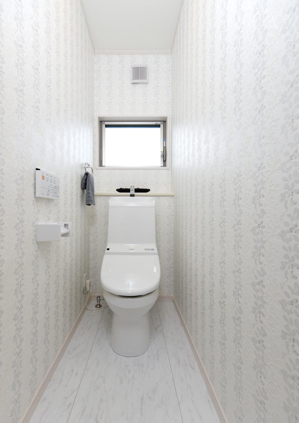 Other Equipment. Toilet shower toilet integrated of TOTO. Toilet bowl is strongly scratch dirt and bacteria, Remove the dirt with a strong detergency. Because the shape that can ensure a good dry waterways of drainage, Clean and pleasantly spend unlikely every day