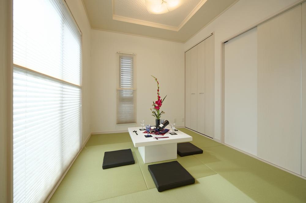 Non-living room. Japanese-style room is enough to ensure the breadth, Entrance hall and a living, You will be able to enter and exit from two directions, Very convenience is up.