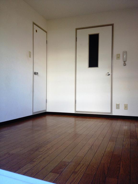 Living and room. There intercom