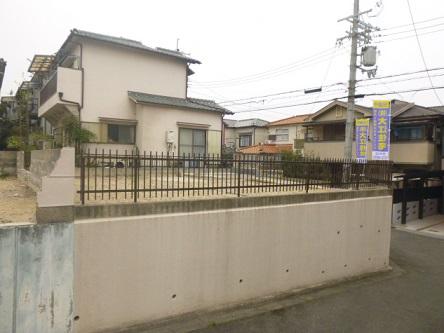 Local photos, including front road. The total frontage is located about 19.2m!