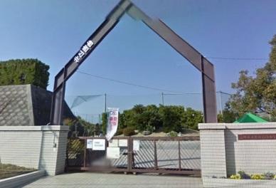 Primary school. 1669m to Takatsuki Tatsukita Hiyoshidai Elementary School