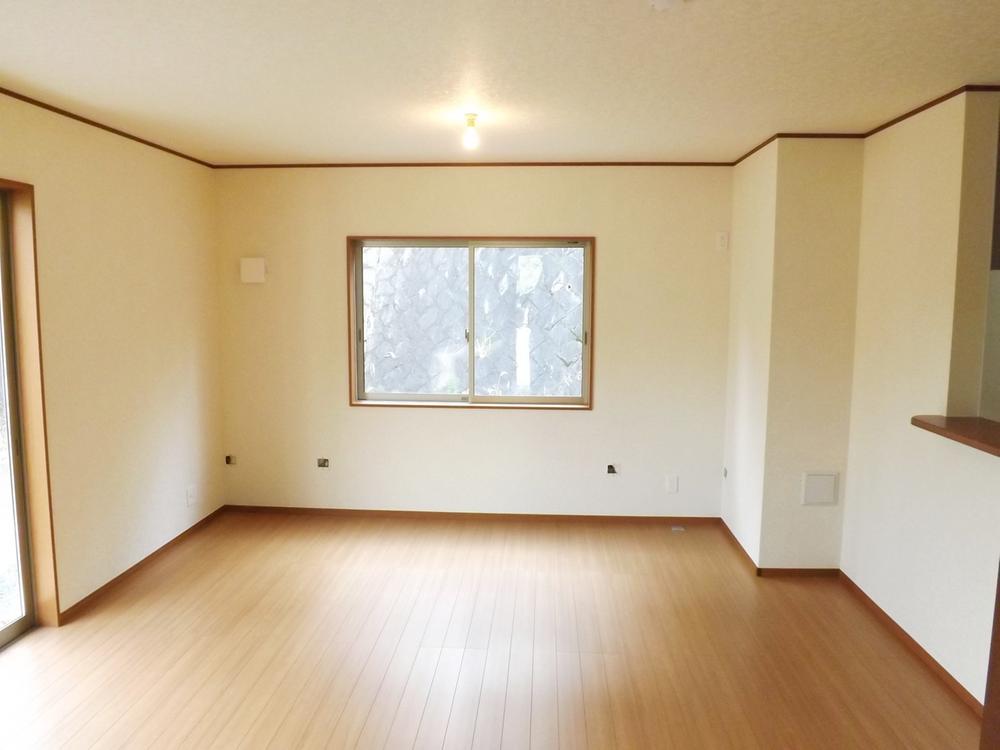 Living. Spacious 16 Pledge living Bright space that was south daylight ensure