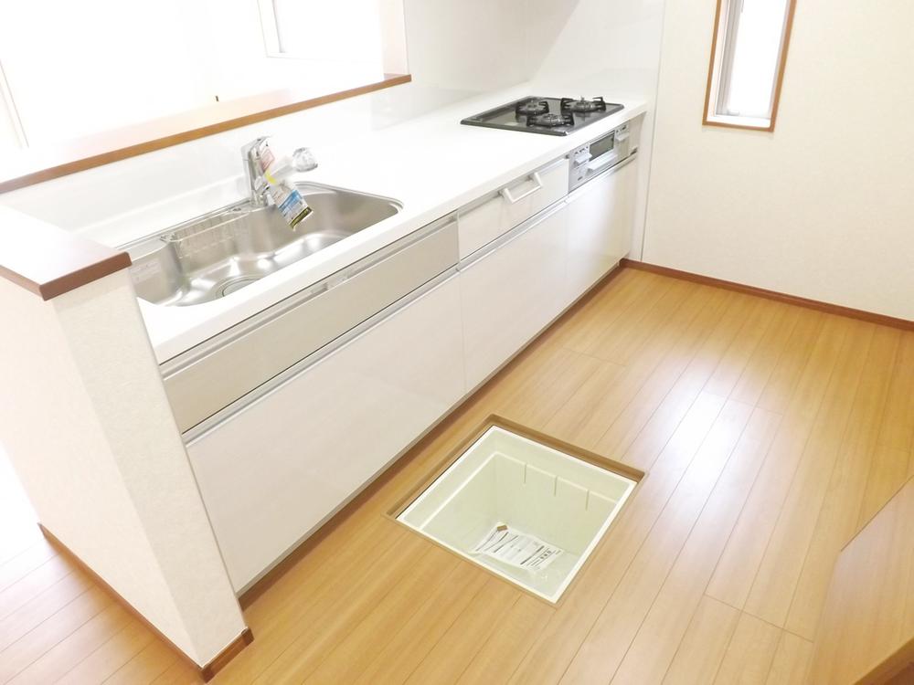 Kitchen. Water purifier built-in faucet Easy-to-use full slide storage type