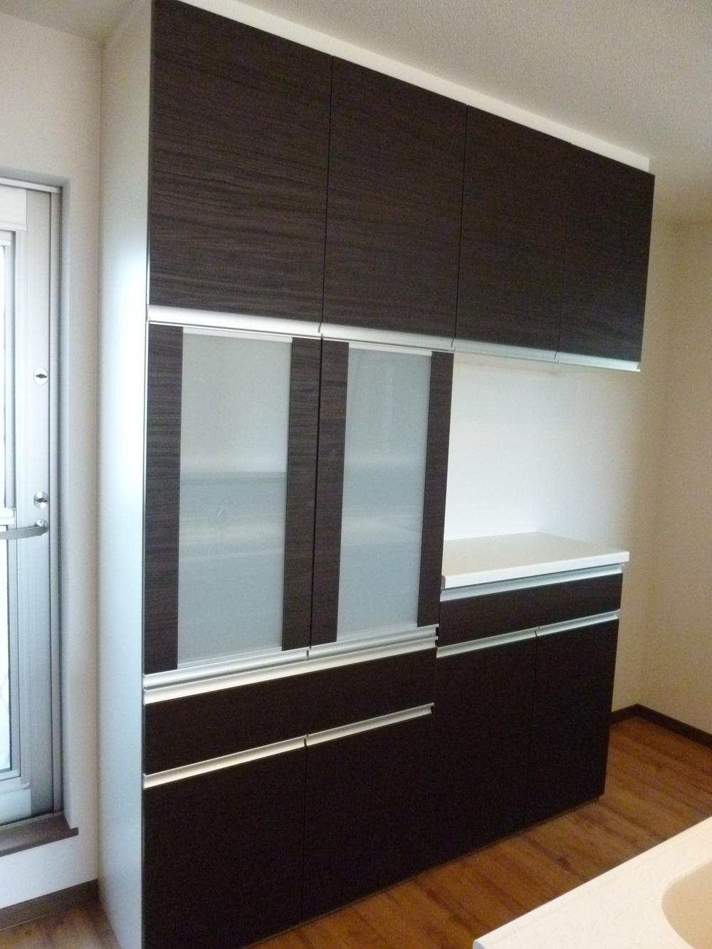 Kitchen.  ■ Standard equipped with a cupboard in the kitchen back