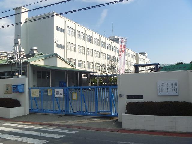 Primary school. 566m to Takatsuki Municipal Hokkaido crown elementary school
