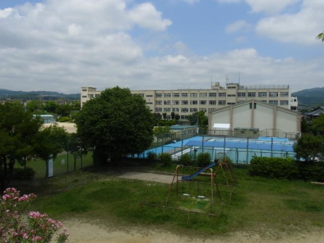 Primary school. 525m to Takatsuki Municipal Hiyoshidai Elementary School