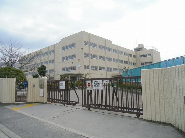 Junior high school. 769m to Takatsuki Municipal Nyoze junior high school