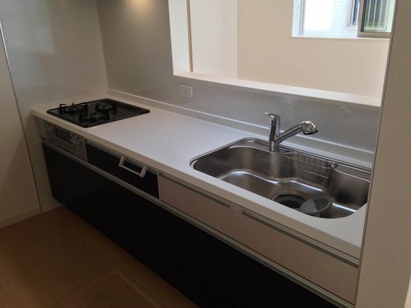 Kitchen. This is a system kitchen with convenient under-floor storage is attached