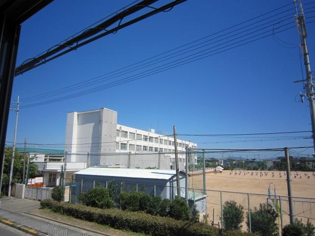 View photos from the dwelling unit. Shooting from the room