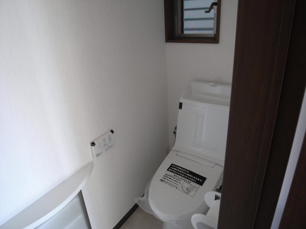 Toilet. Indoor (11 May 2013) Shooting