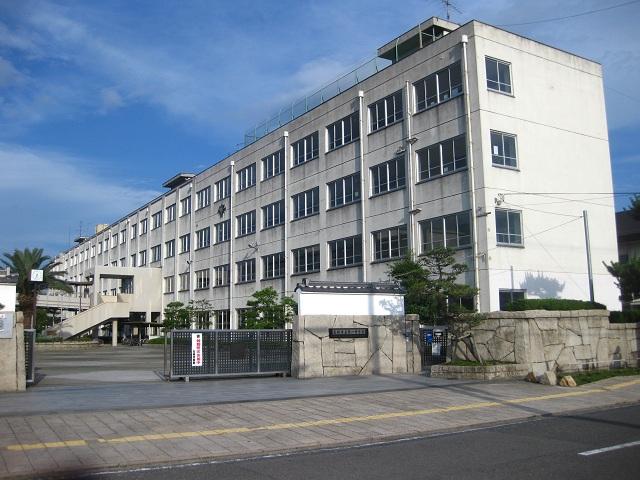 Junior high school. 1648m to Takatsuki Municipal first junior high school