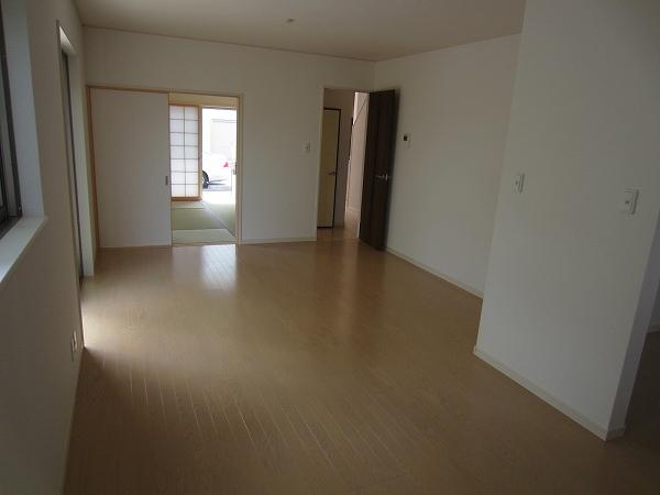 Same specifications photos (living). Local (June 2013) Shooting