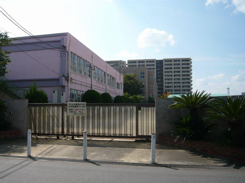 Primary school. 1057m to Takatsuki Municipal Matsubara Elementary School
