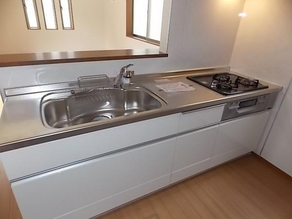 Same specifications photo (kitchen). Face-to-face kitchen where you can enjoy a conversation