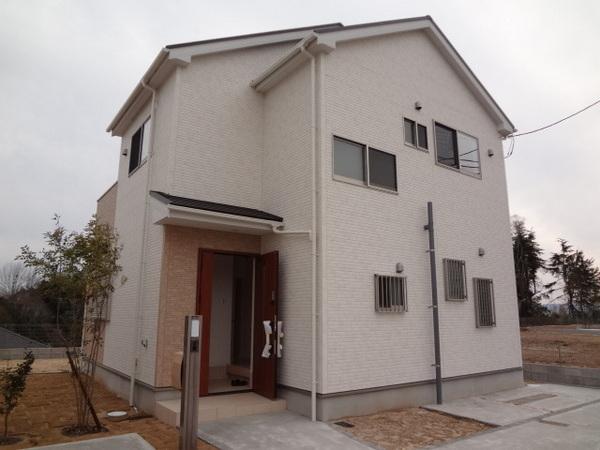 Same specifications photos (appearance). Housing to meet a commitment of family