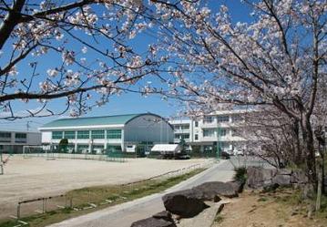 Junior high school. 899m to Takatsuki Municipal Yanagawa junior high school