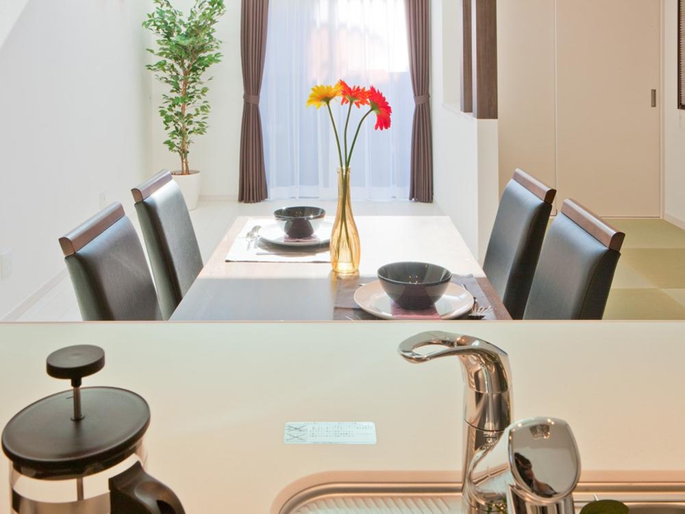 Living. LDK bathed in bright light from the top light