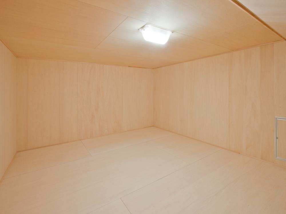 Receipt. Attic storage that can store plenty