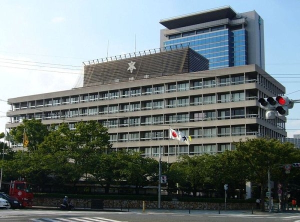 Government office. 700m to Takatsuki City Hall (government office)