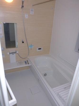 Bathroom. Since it is a north-south two-sided road day ・ Ventilation is good!