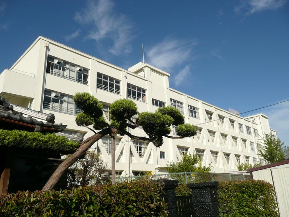 Primary school. 426m to Takatsuki Minami Daikan Elementary School