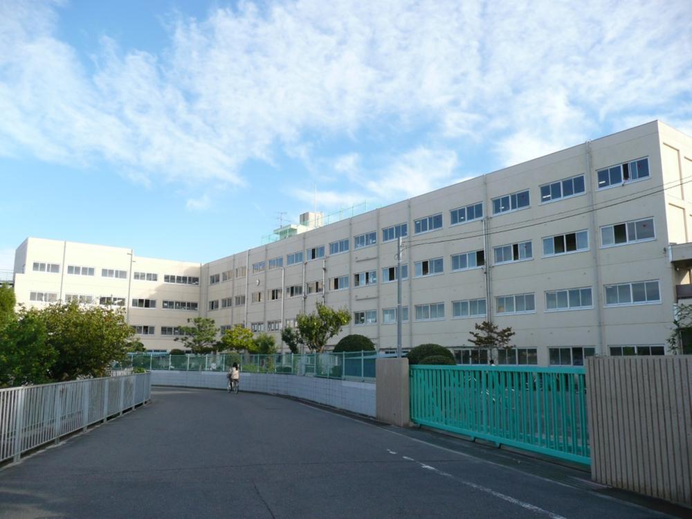 Junior high school. 1048m to Takatsuki Tatsukanmuri junior high school