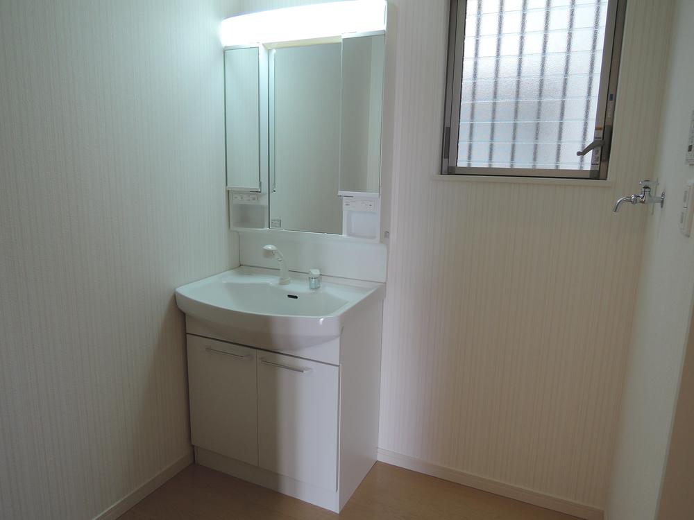 Wash basin, toilet. Indoor (09 May 2013) Shooting, No. 5 areas