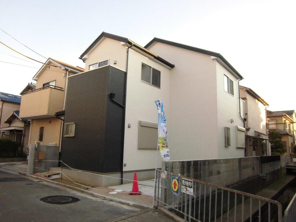 Local appearance photo. Local (12 May 2013) Shooting