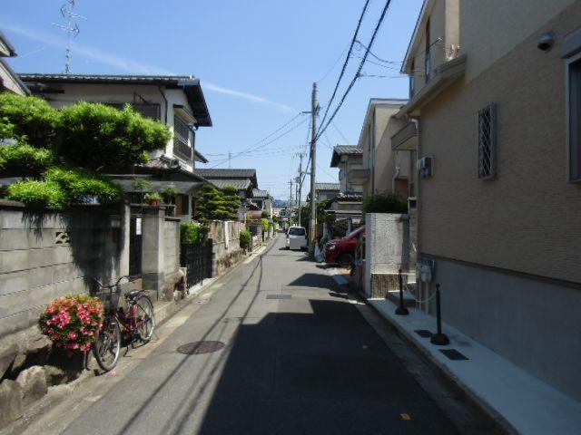 Local photos, including front road. Before road about 4.2m!