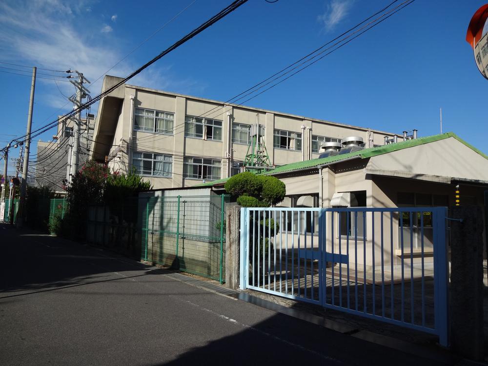 Primary school. 660m to Takatsuki Municipal Abuno Elementary School