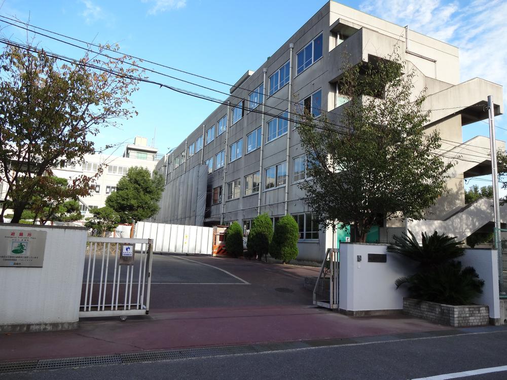 Junior high school. 1245m to Takatsuki Municipal Abuno junior high school